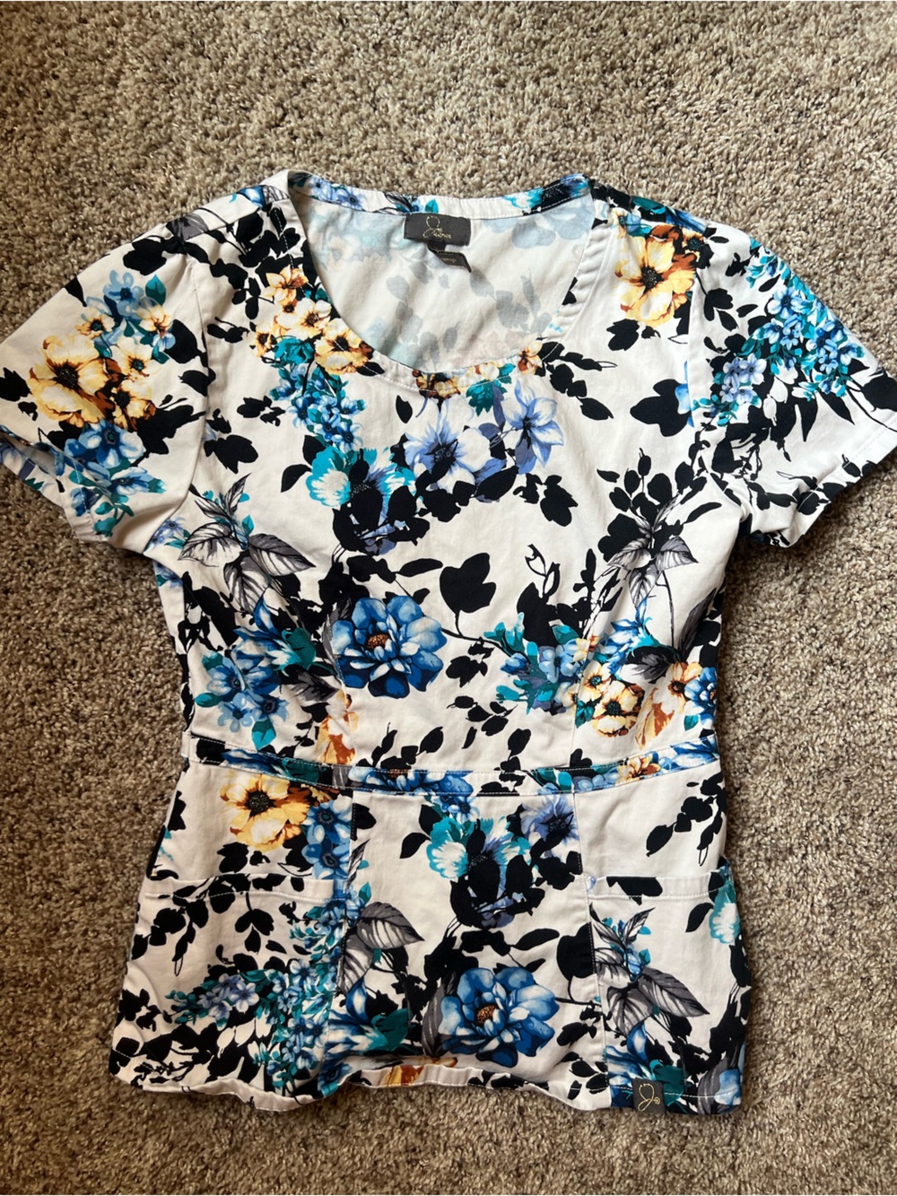 Jaanuu Figs Floral Peplum Scrub Top Gold Accents Hydrangeas XS